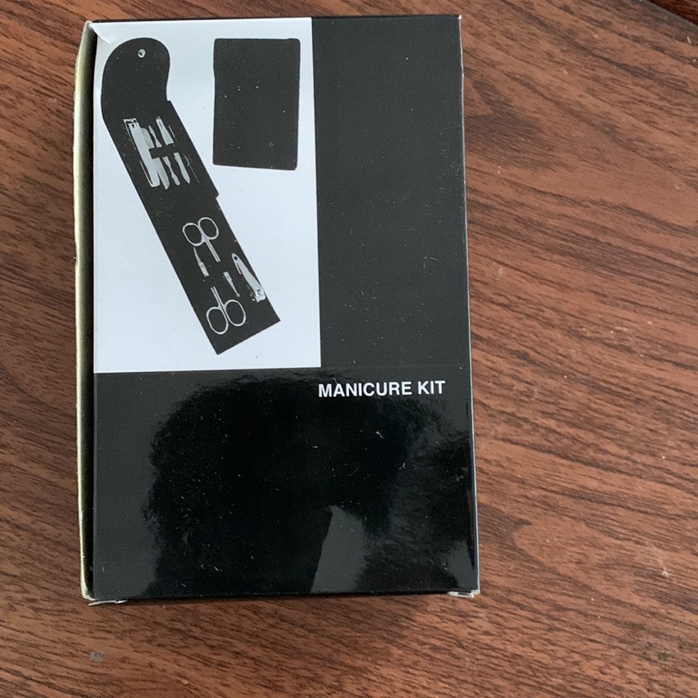 Manicure kit - Picture 2 of 2